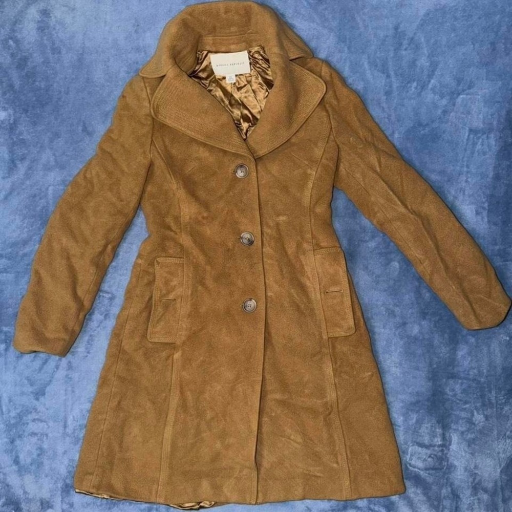 Banana Republic brown suede coat with satin lining. Women Size: XS